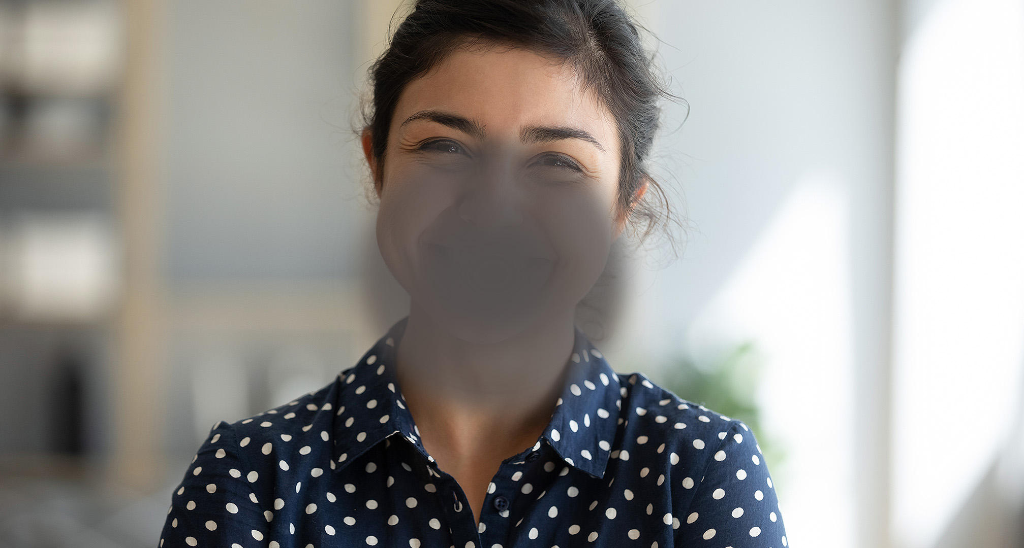 Makuladegeneraatio ei näy ulospäin kuten muut silmäsairaudet. Sillä voi kuitenkin olla syvällinen vaikutus näköön, esimerkiksi tyhjien kohtien muodossa keskeisessä näkökentässä.