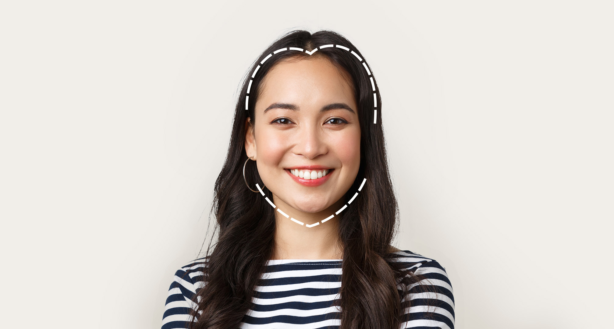 sydämen ääriviivat hymyilevien kasvojen ympärillä kuvaamaan kasvojen muotoa