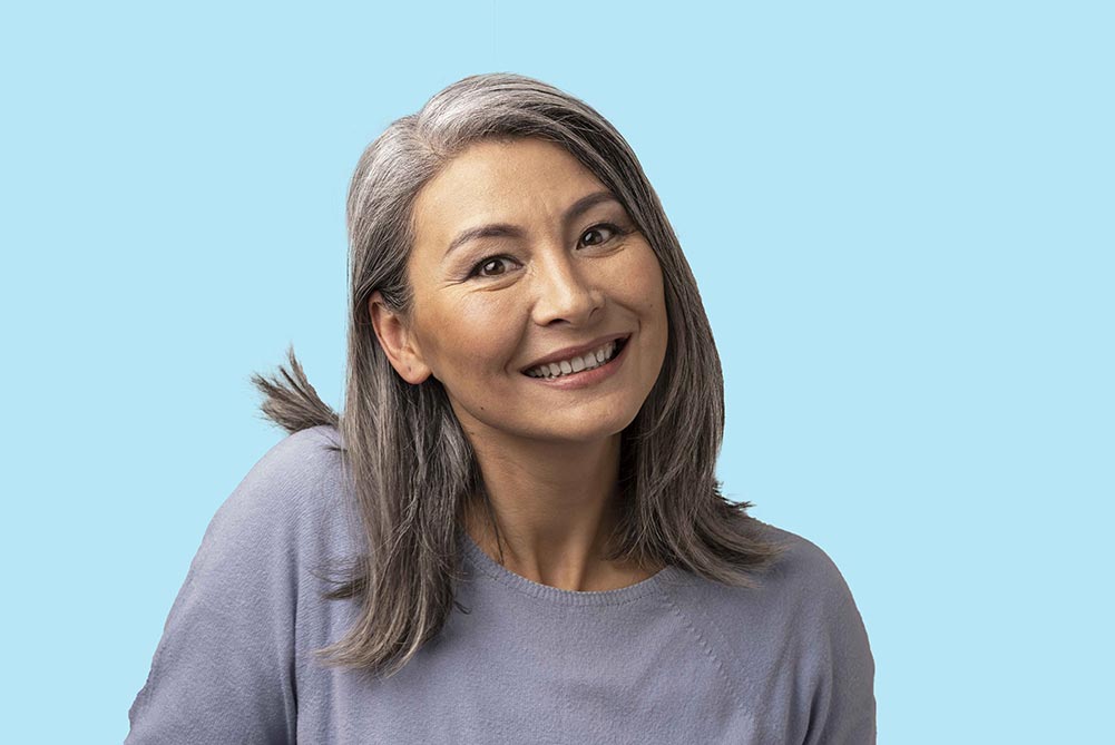 Harmaat hiukset ja aurinkolasit